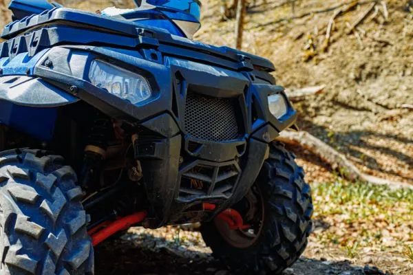 atv tours;vehiculo todo terreno parqueado en roca