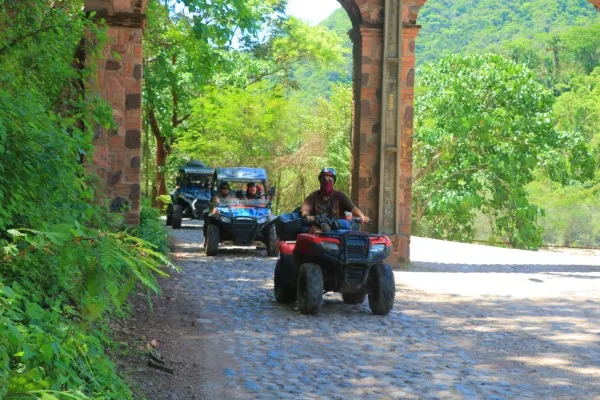 Groups of people enjoying ATV rides through off-road trails, exploring the wild beauty of Puerto Vallarta’s landscapes.