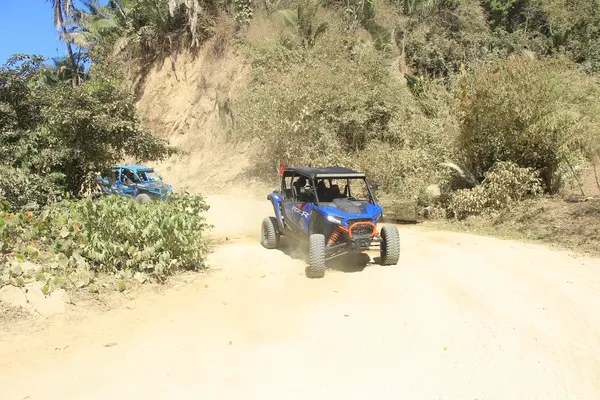 Off-road route through mountains and dirt paths, showcasing the adrenaline that defines Extreme adventures.
